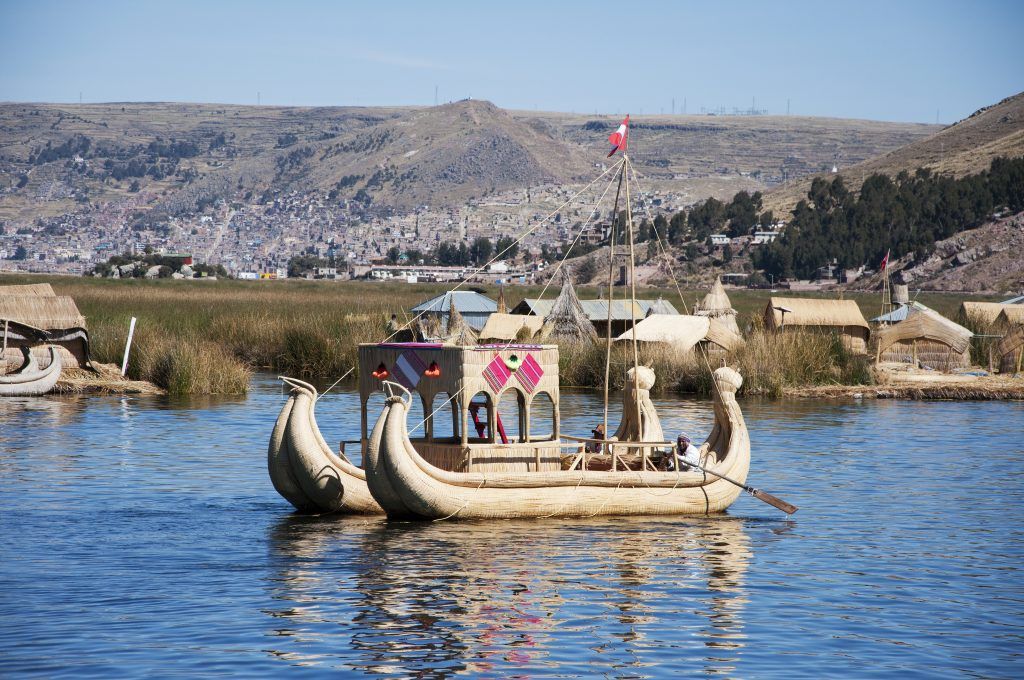 Los_uros_en_Puno